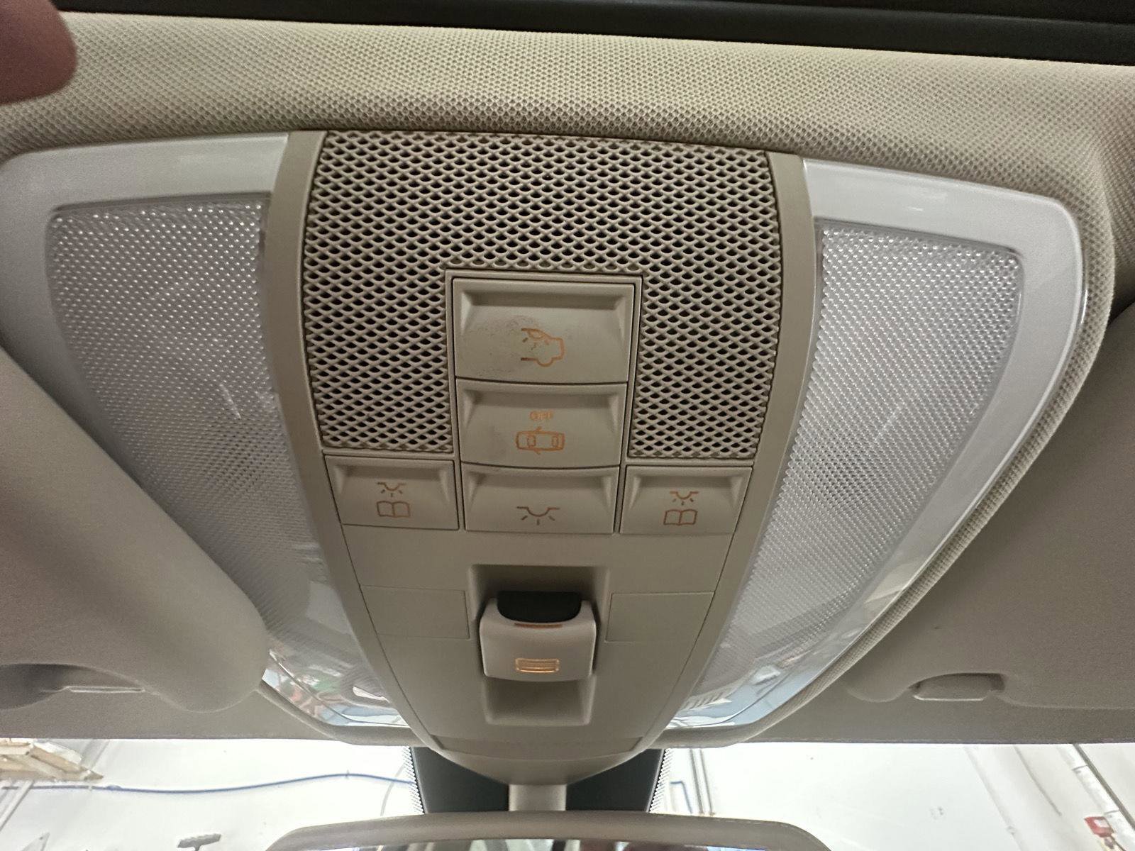 Used 2010 Mercedes-Benz GLK 350 4MATIC image 23