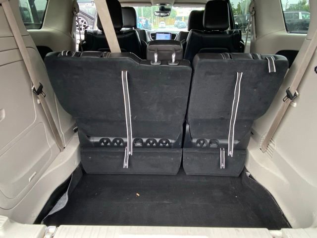 Used 2023 Chrysler Pacifica Touring-L image 24