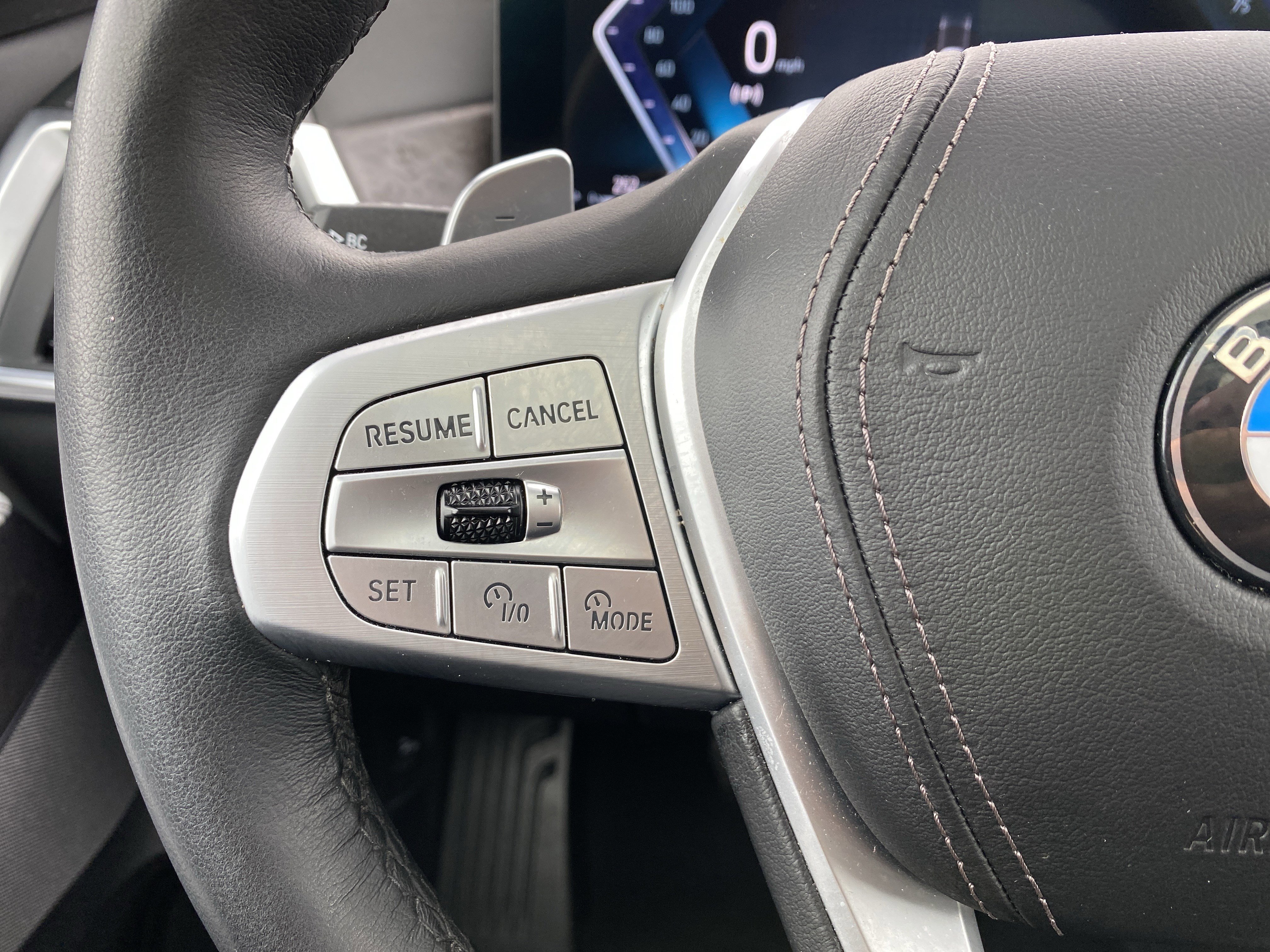 Used 2024 BMW X7 xDrive40i w/ Premium Package image 32