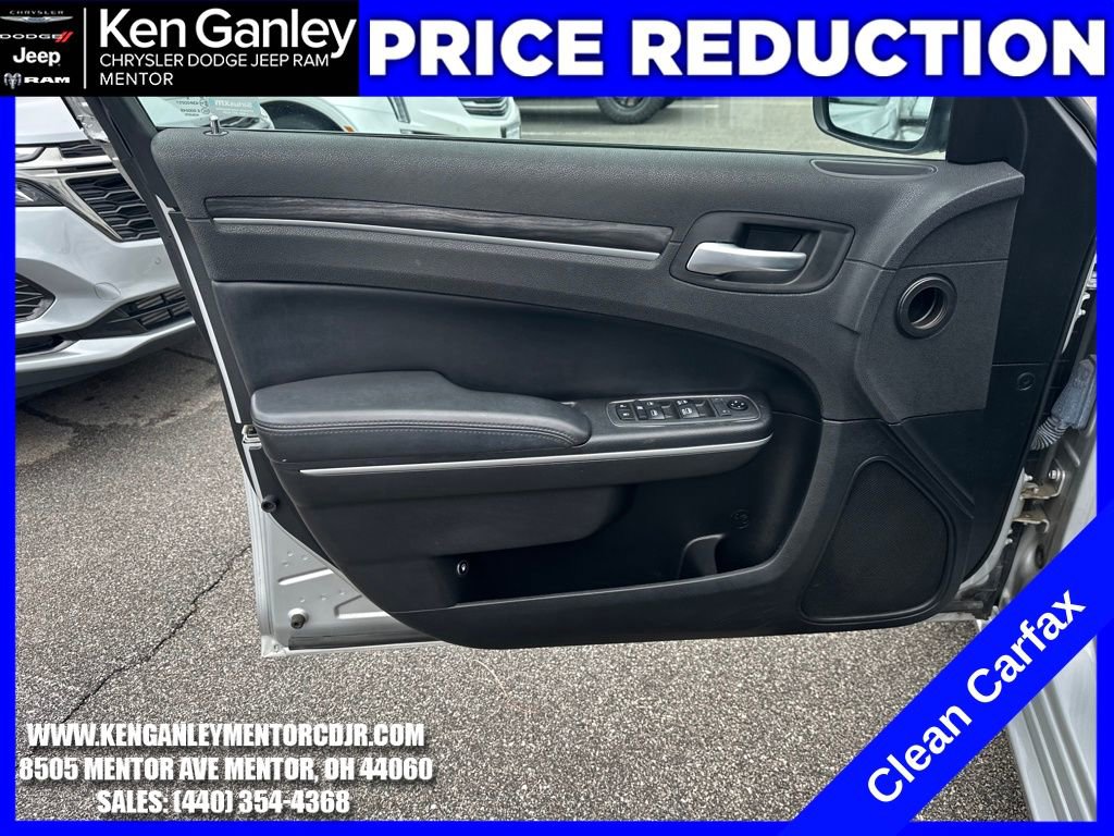 Used 2019 Chrysler 300 Touring w/ Driver Convenience Group image 10