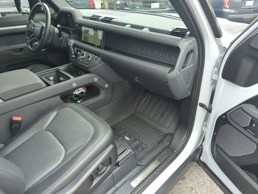 Used 2023 Land Rover Defender 90 X-Dynamic SE AWD/4WD image 28