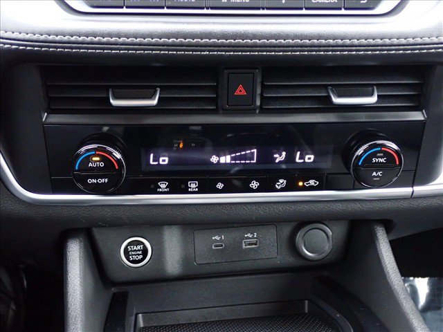 Used 2023 Nissan Rogue SV FWD image 18