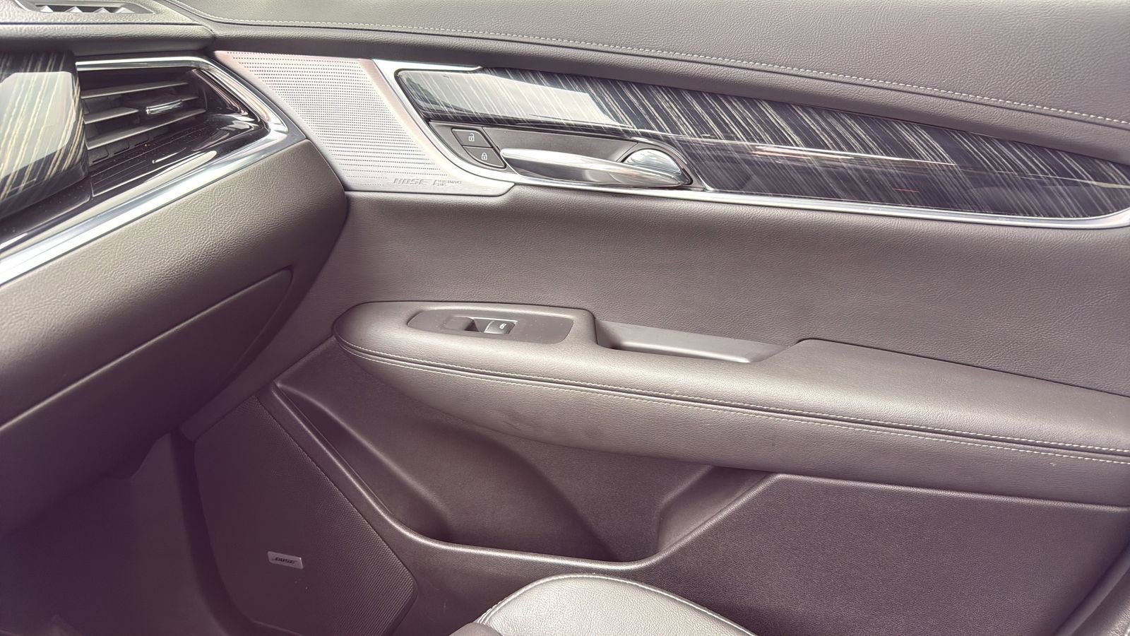Used 2023 Cadillac XT6 Premium Luxury w/ Technology Package FWD image 23