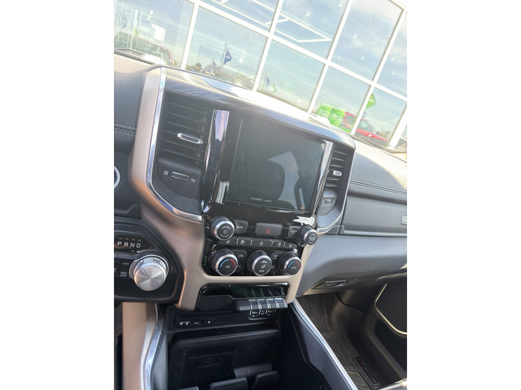 Used 2019 RAM 1500 Laramie AWD/4WD image 3