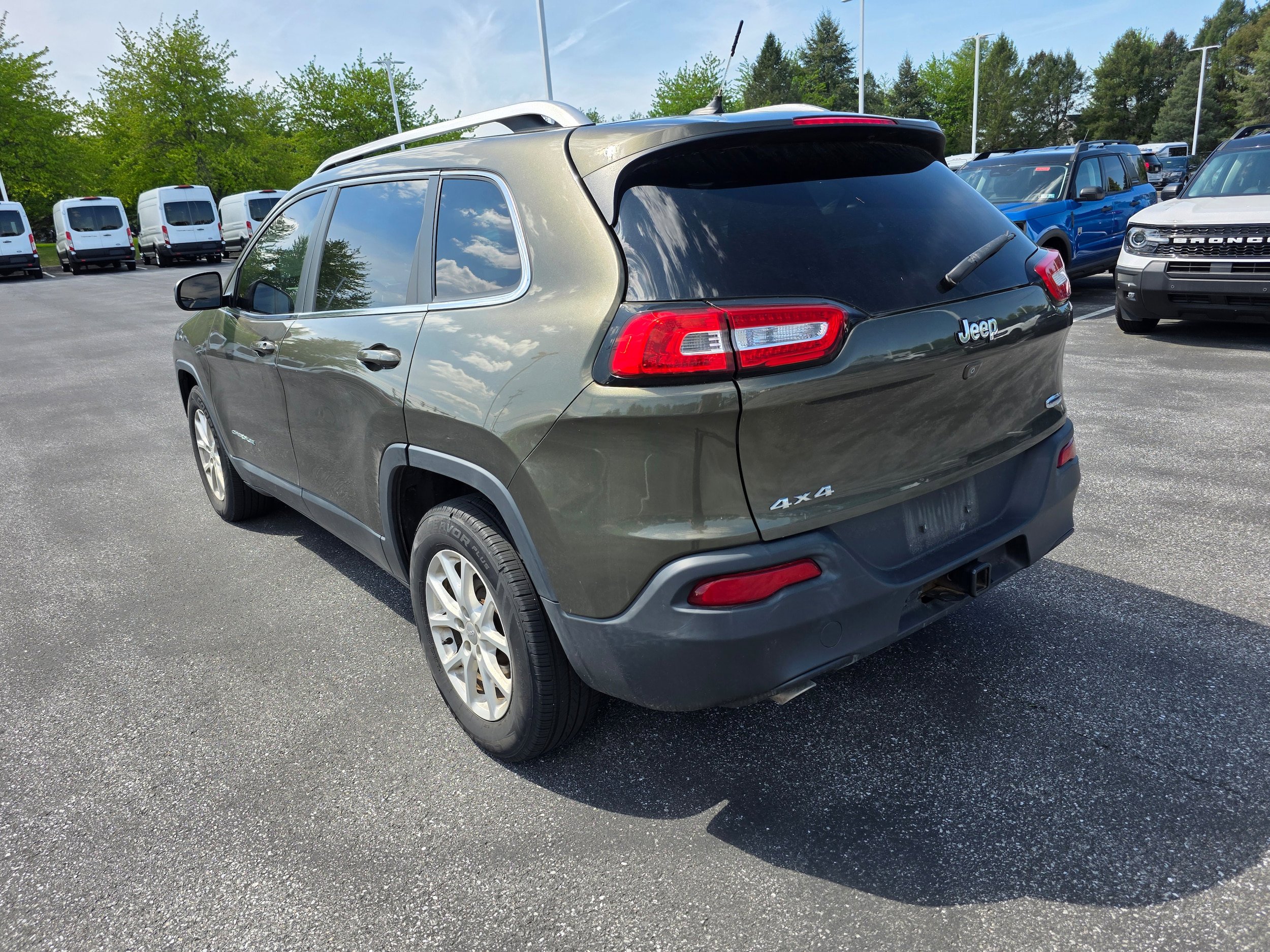 Used 2015 Jeep Cherokee Latitude w/ Comfort/Convenience Group AWD/4WD image 3