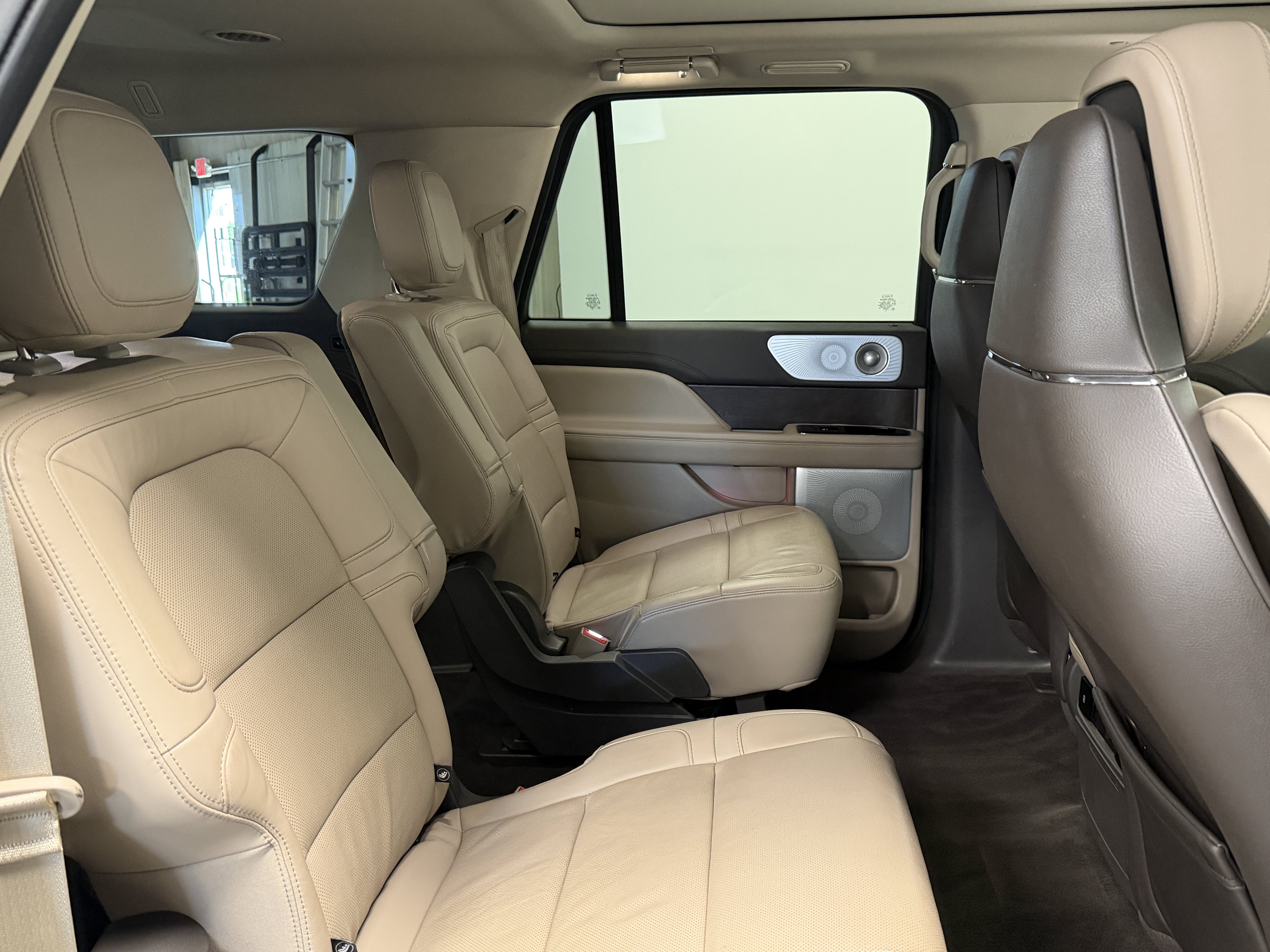 Used 2023 Lincoln Navigator L Reserve AWD/4WD image 25