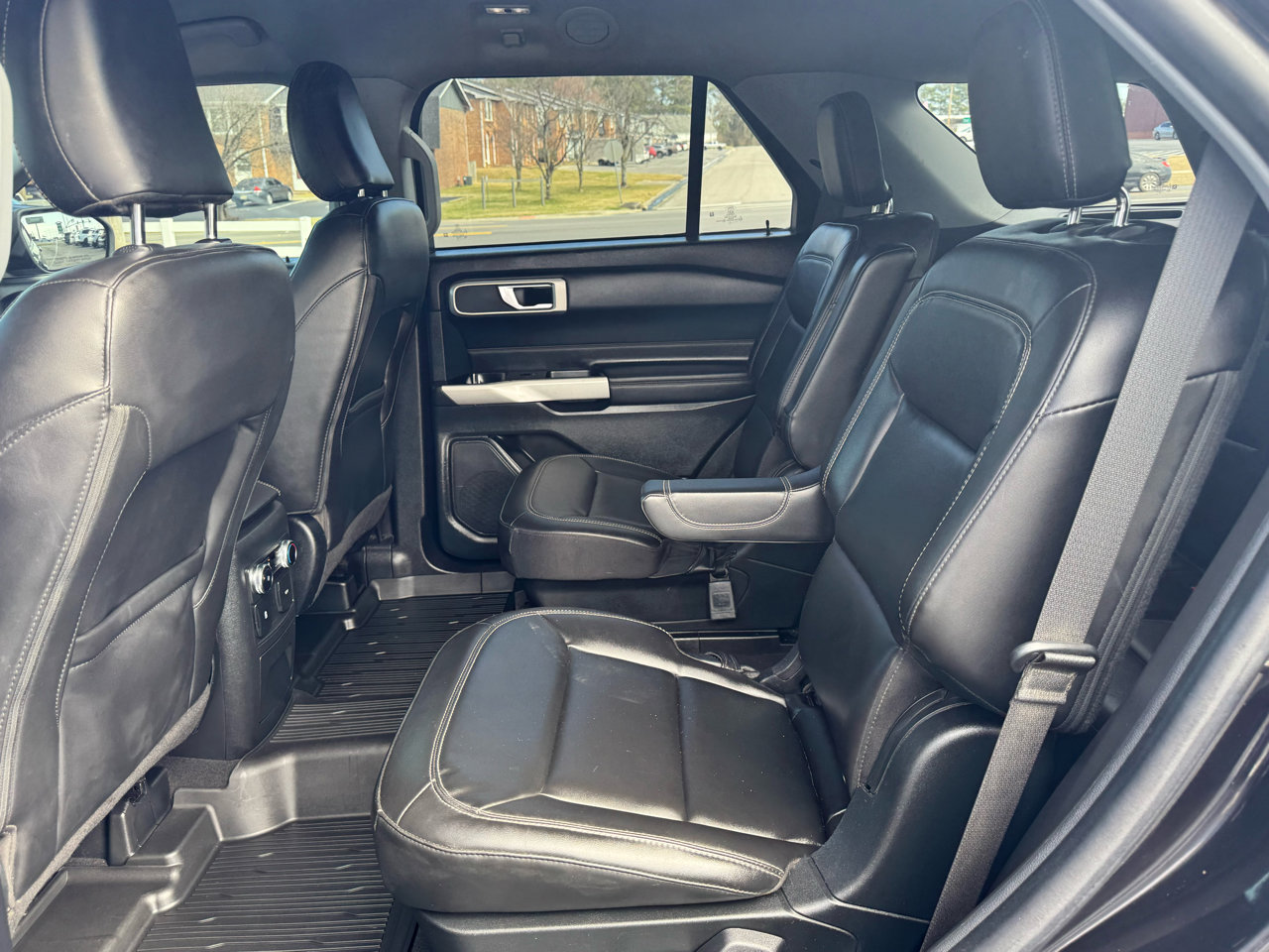 Used 2022 Ford Explorer XLT w/ Equipment Group 202A image 17