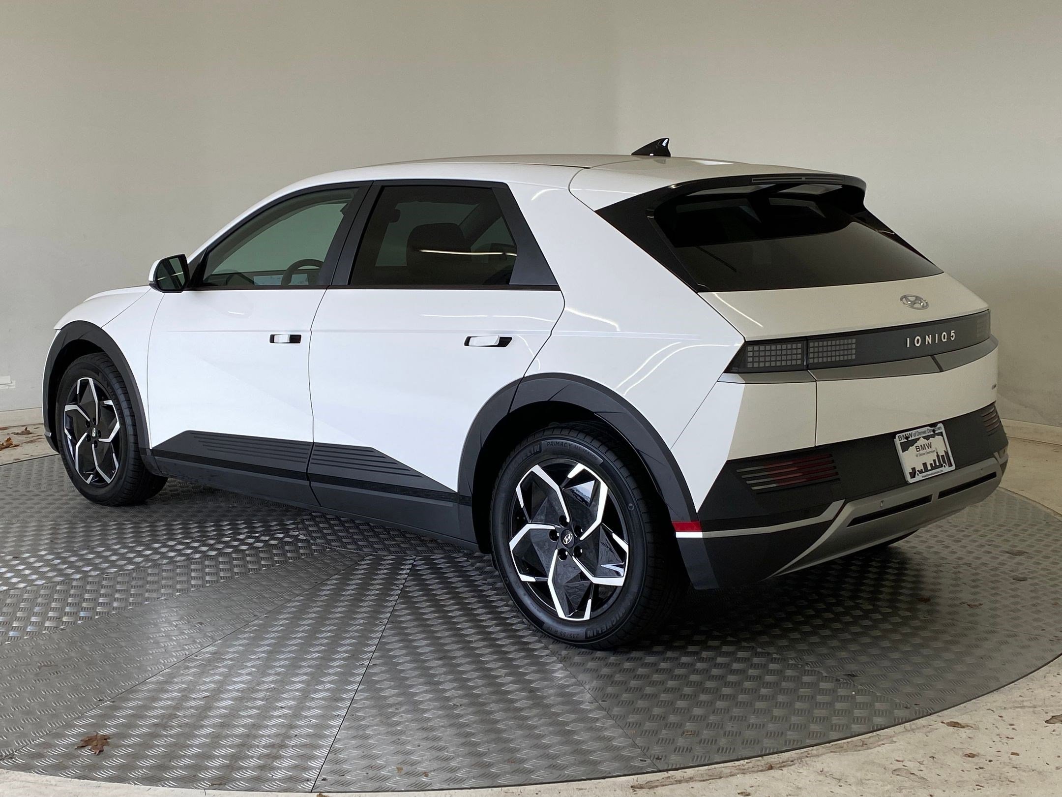 Used 2023 Hyundai Ioniq 5 SEL image 3