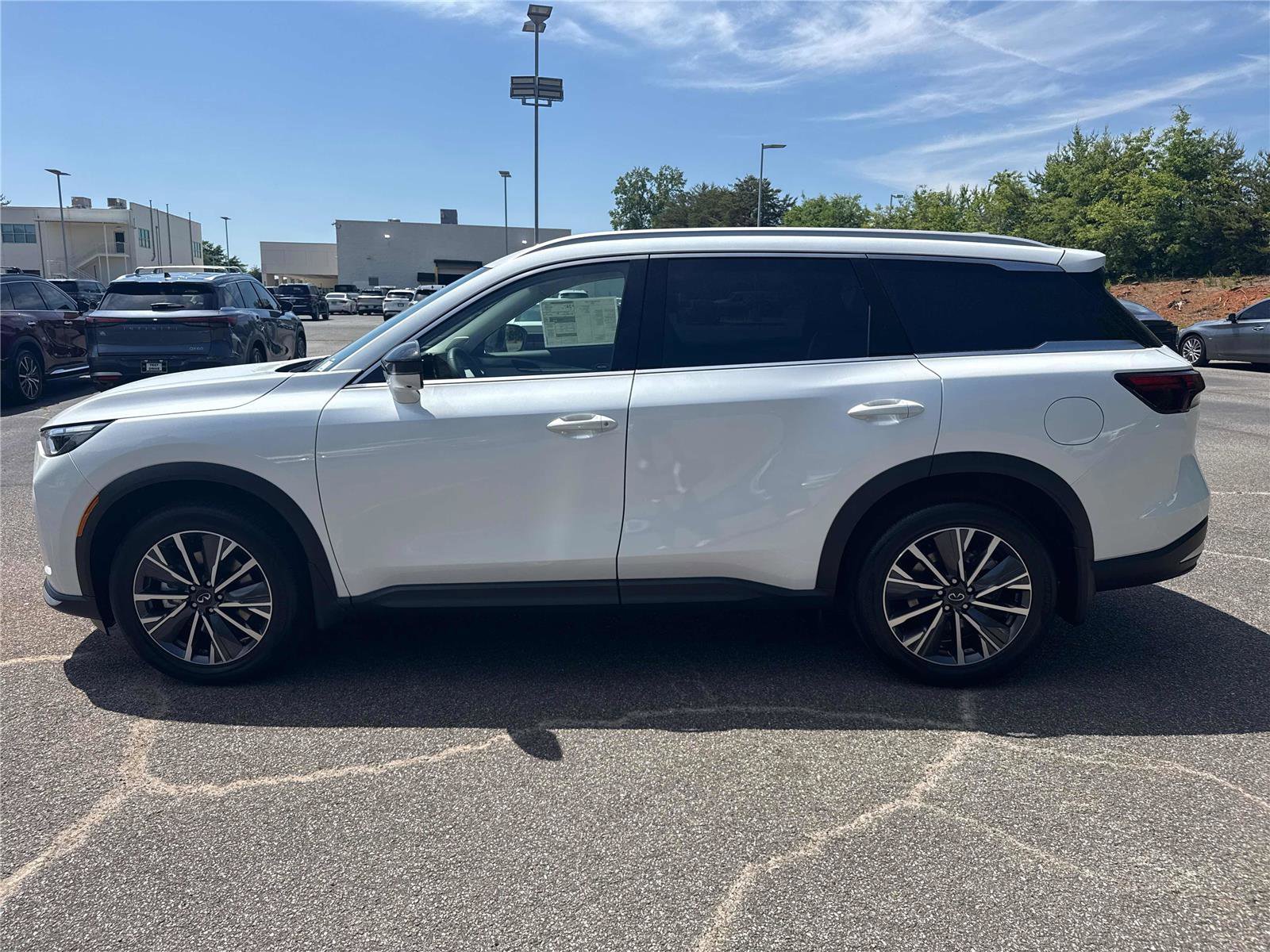 New 2027 INFINITI QX60 Luxe FWD image 9