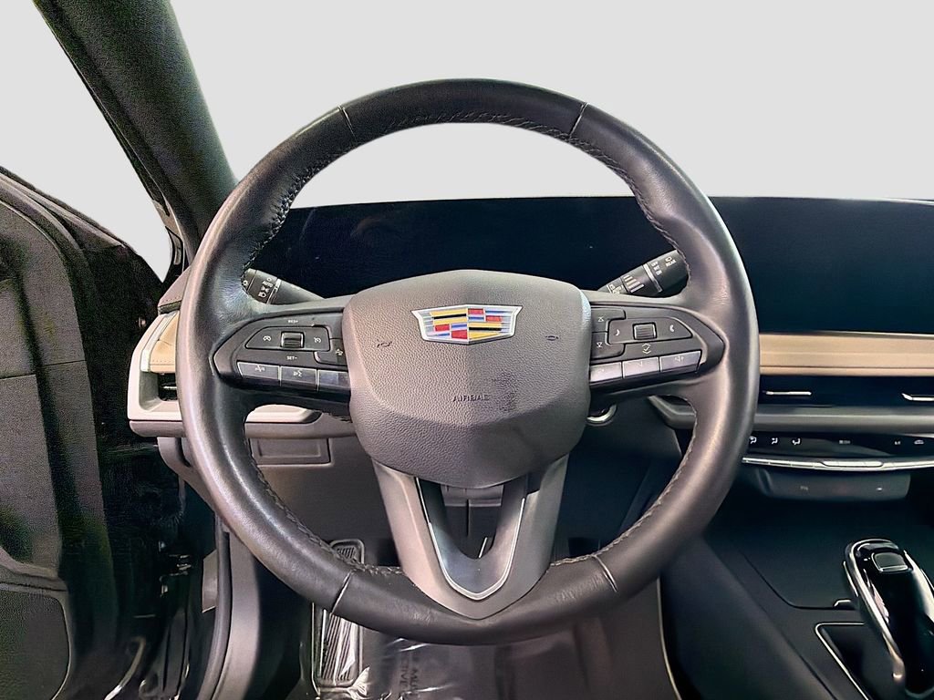 Used 2025 Cadillac XT4 Premium Luxury image 13