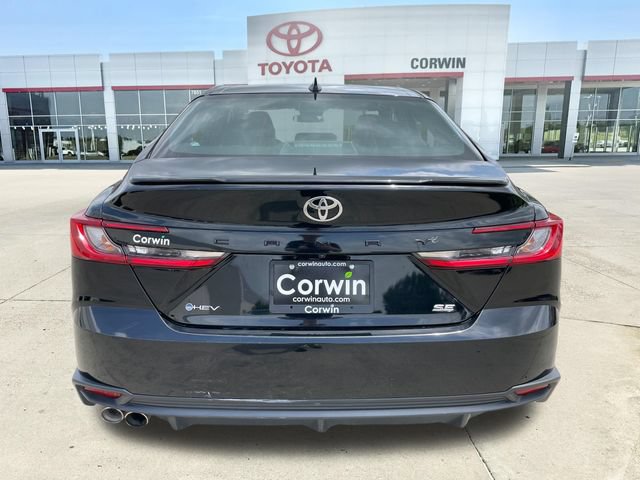 Used 2025 Toyota Camry SE FWD image 4