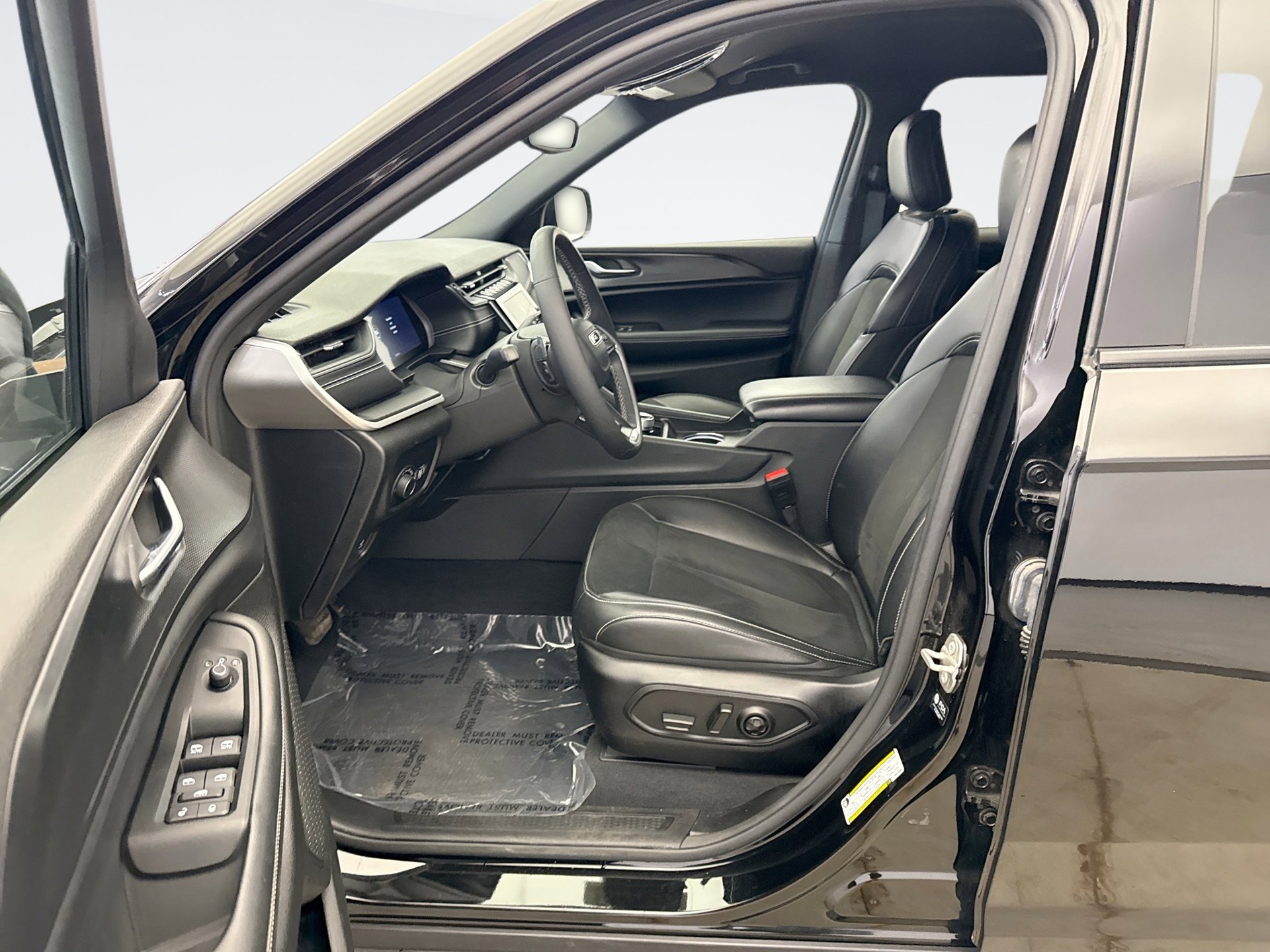 Used 2023 Jeep Grand Cherokee L Laredo image 10