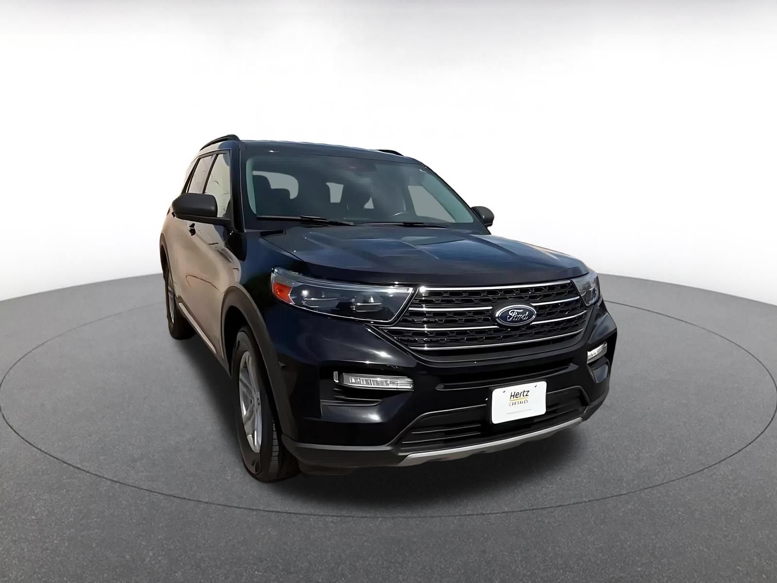 Used 2024 Ford Explorer XLT w/ Equipment Group 202A RWD image 3