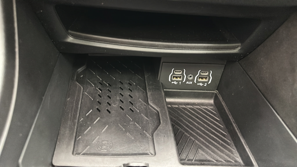 Used 2025 Chrysler Pacifica Limited FWD image 22