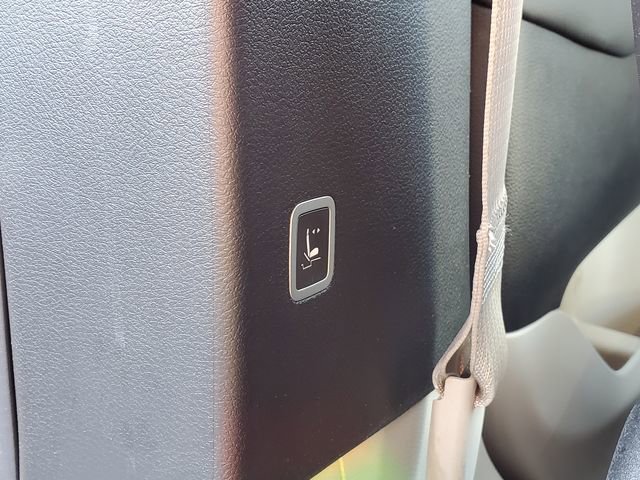 Certified 2023 Chrysler Pacifica Touring-L FWD image 24