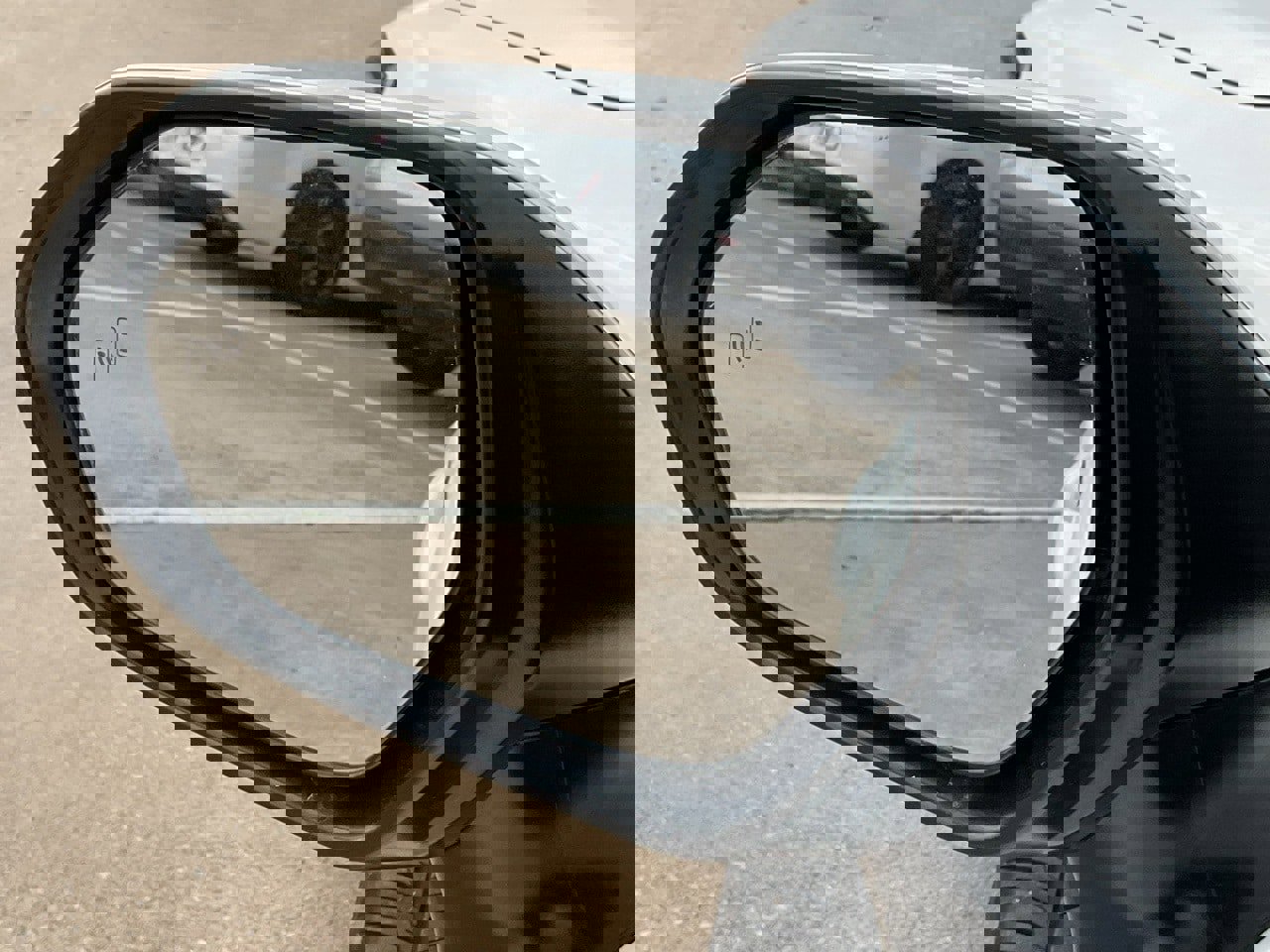 Used 2025 Toyota Camry SE image 11