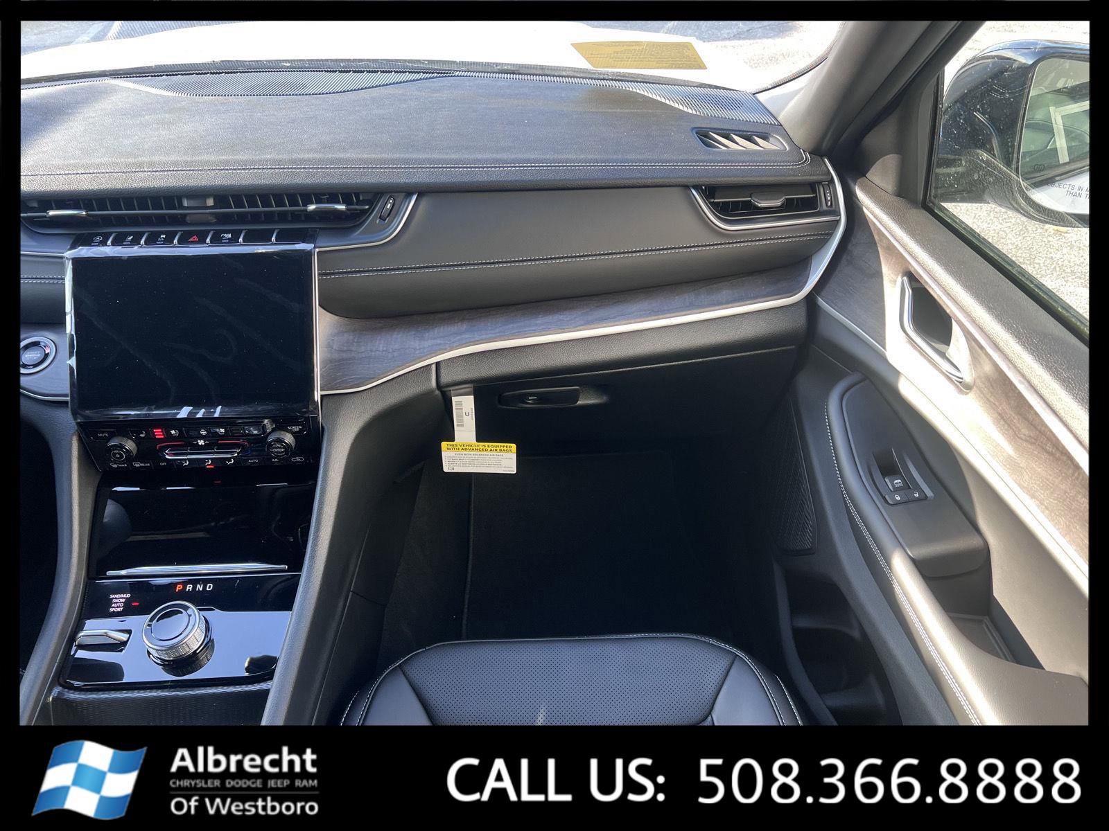 New 2025 Jeep Grand Cherokee Limited w/ Luxury Tech Group II image 17