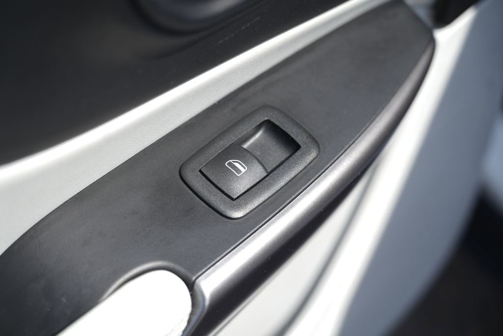 Used 2021 Jeep Cherokee Latitude Plus image 24