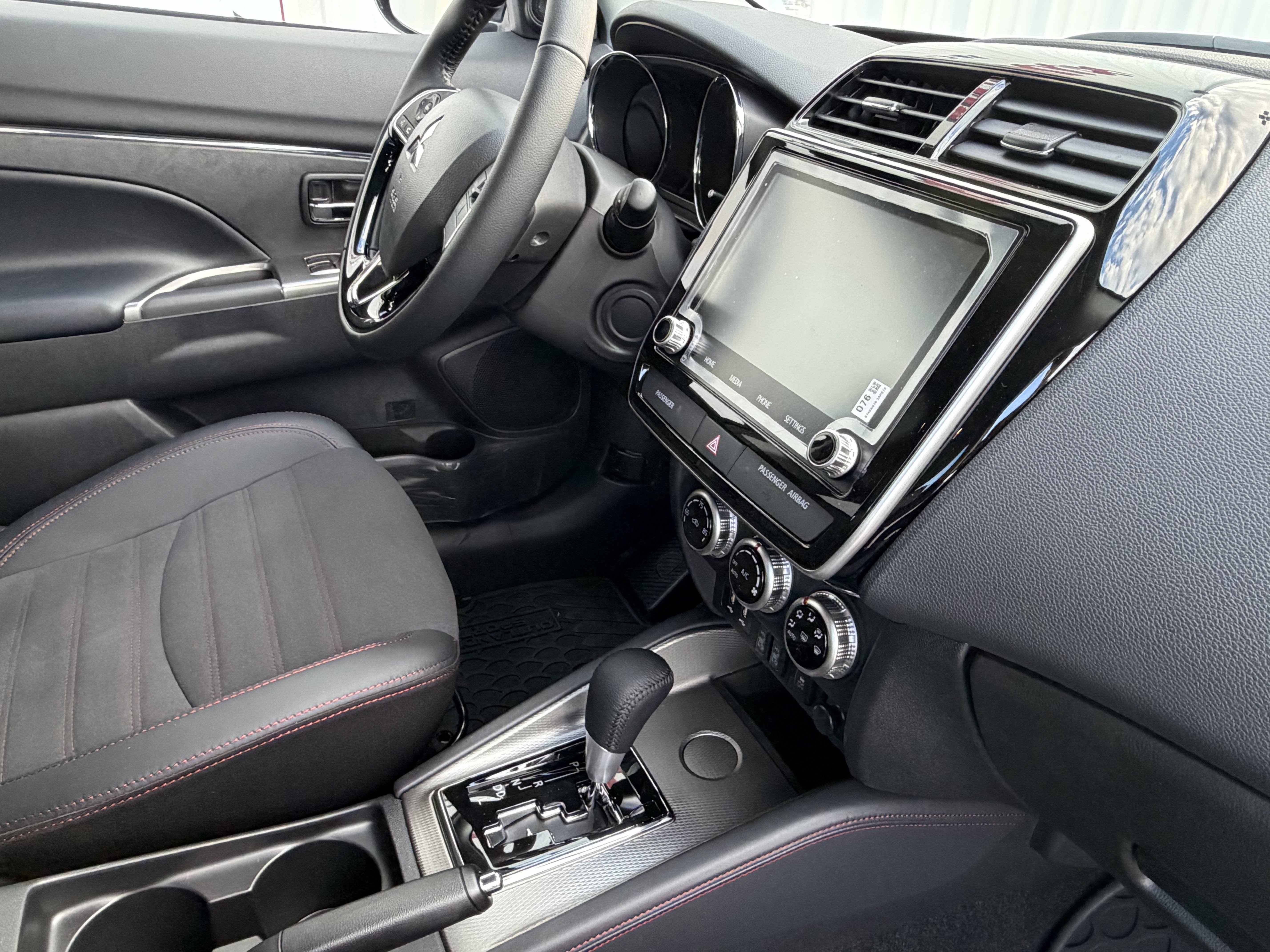 New 2027 Mitsubishi Outlander Sport SE FWD image 14