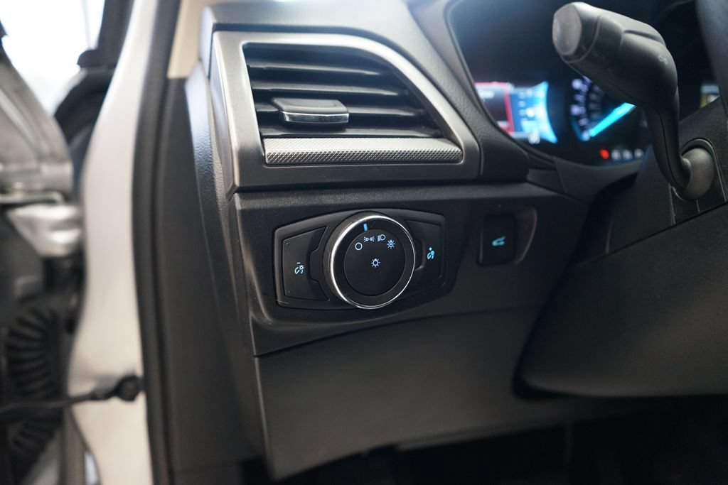 Used 2018 Ford Fusion SE w/ Fusion SE Technology Package FWD image 28