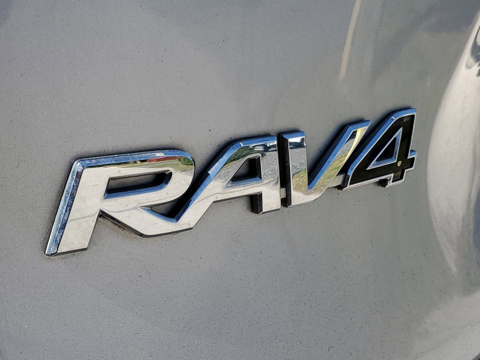 Used 2019 Toyota RAV4 LE FWD image 7