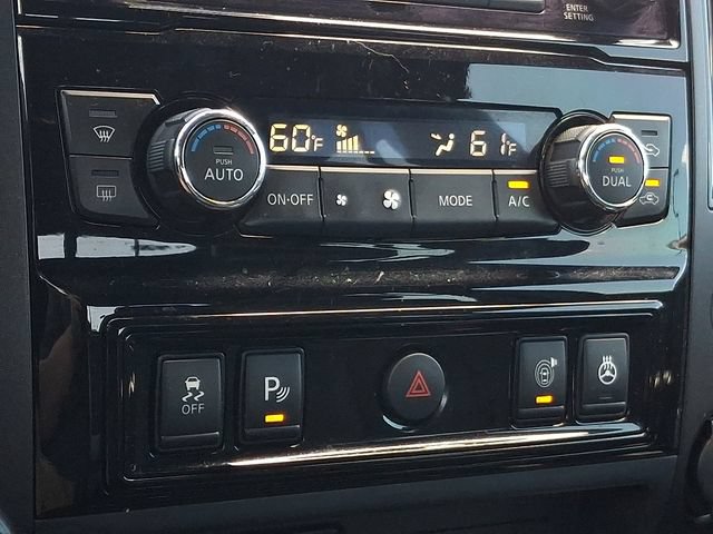 Used 2021 Nissan Titan PRO-4X w/ Pro-4x Convenience Package AWD/4WD image 17