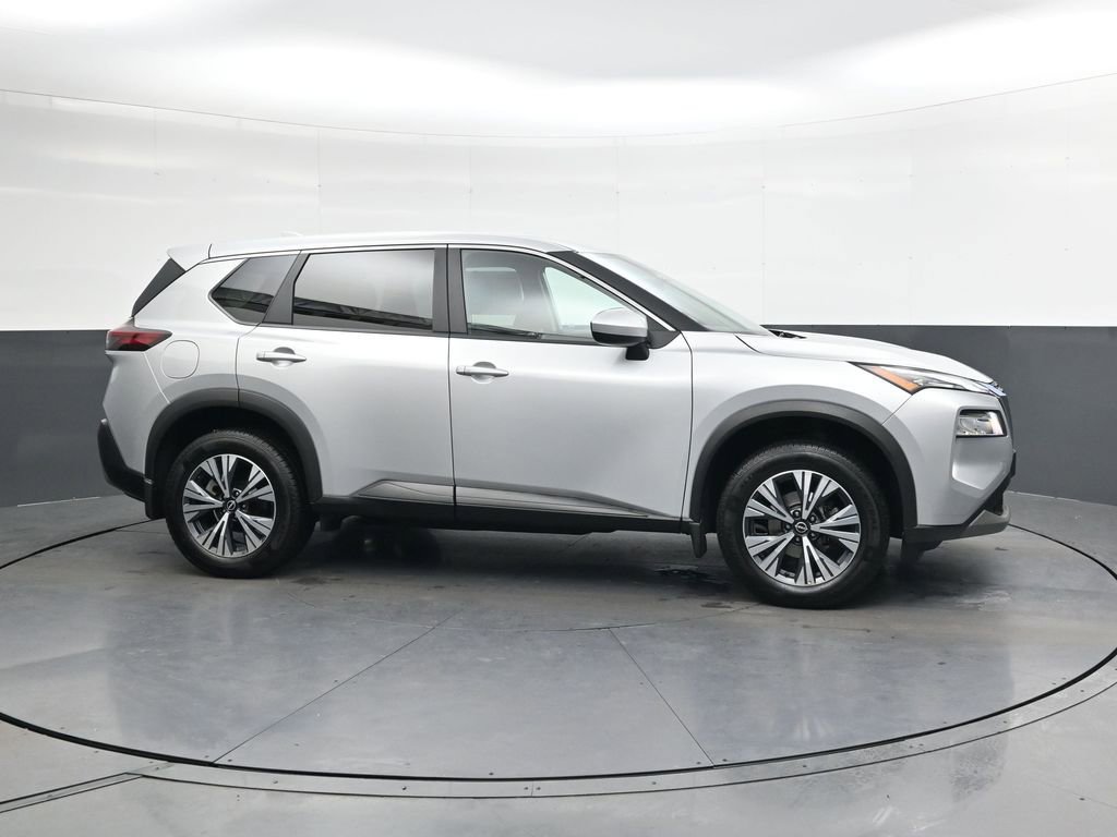 Used 2023 Nissan Rogue SV image 3