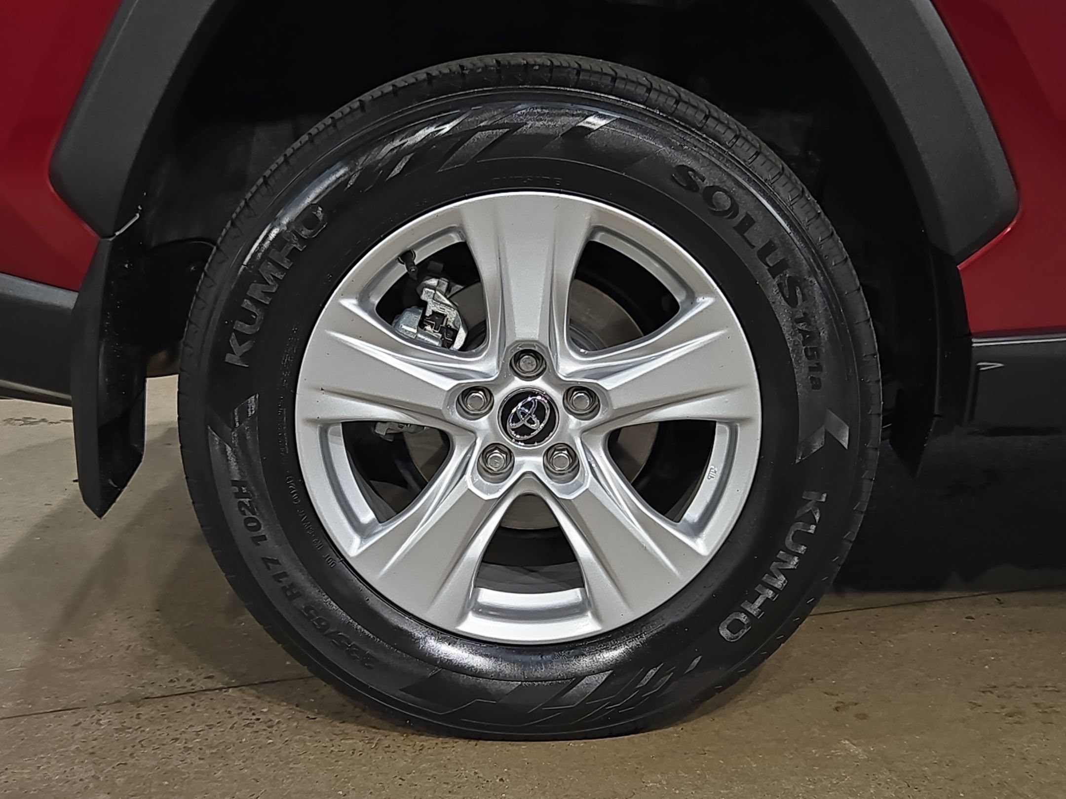 Used 2020 Toyota RAV4 XLE w/ Convenience Package FWD image 17