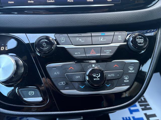 Certified 2025 Chrysler Pacifica Select FWD image 26