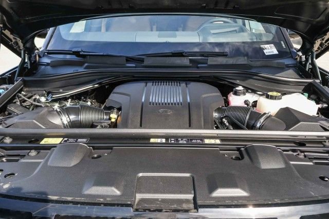 New 2025 Land Rover Range Rover Long Wheelbase SE image 25