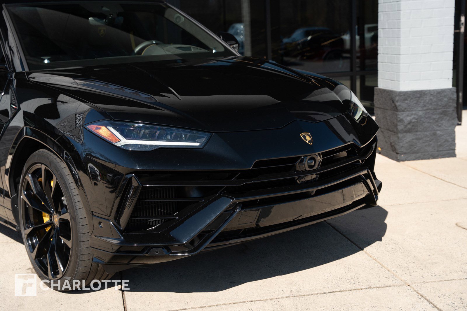 Used 2024 Lamborghini Urus S image 2