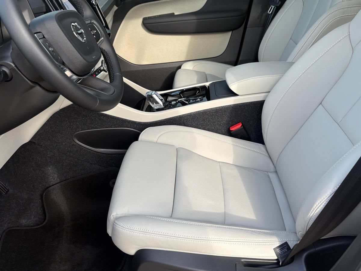 New 2026 Volvo XC40 B5 Plus w/ Protection Package Premier AWD/4WD image 16