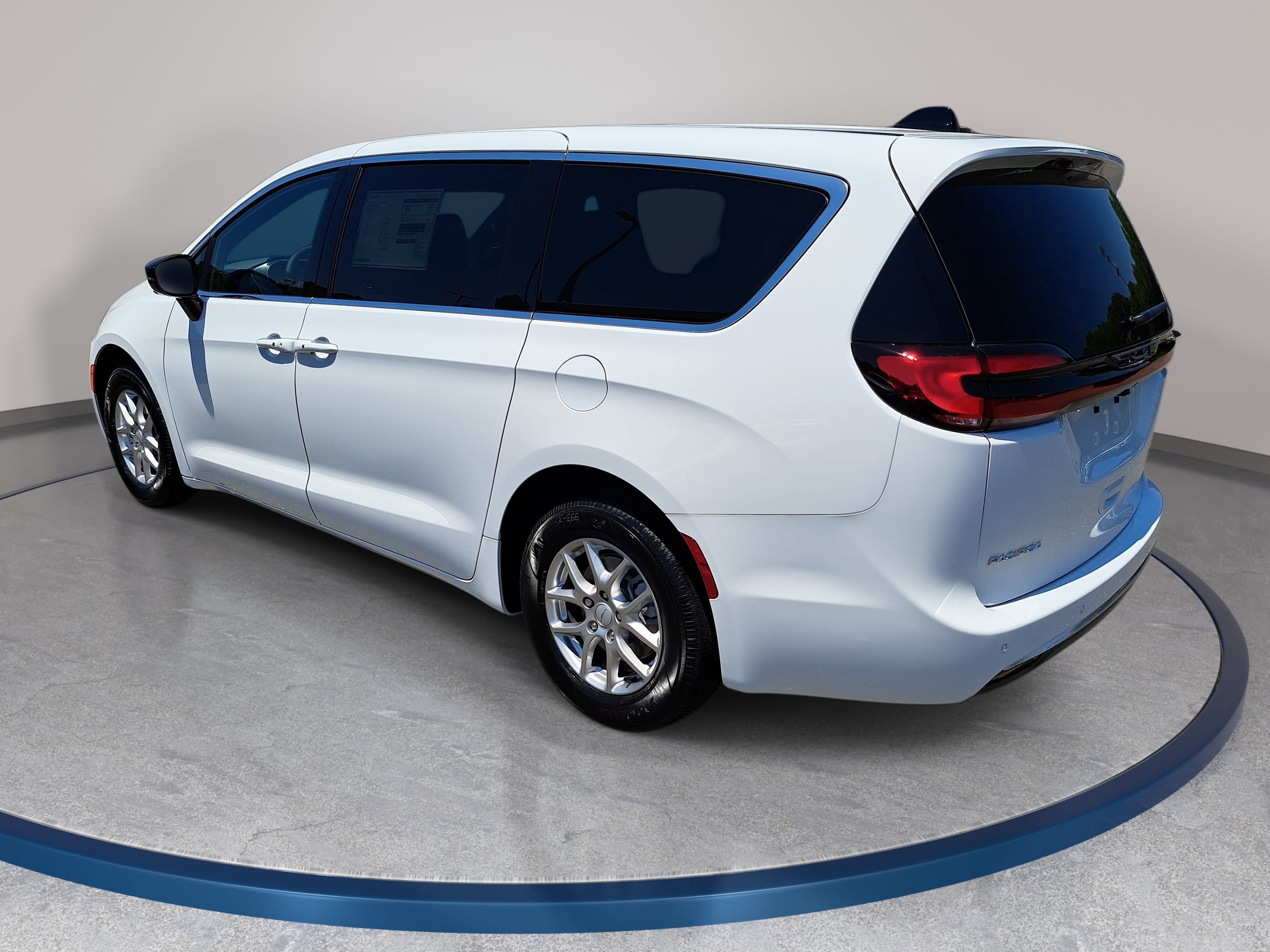 New 2027 Chrysler Pacifica Select FWD image 7