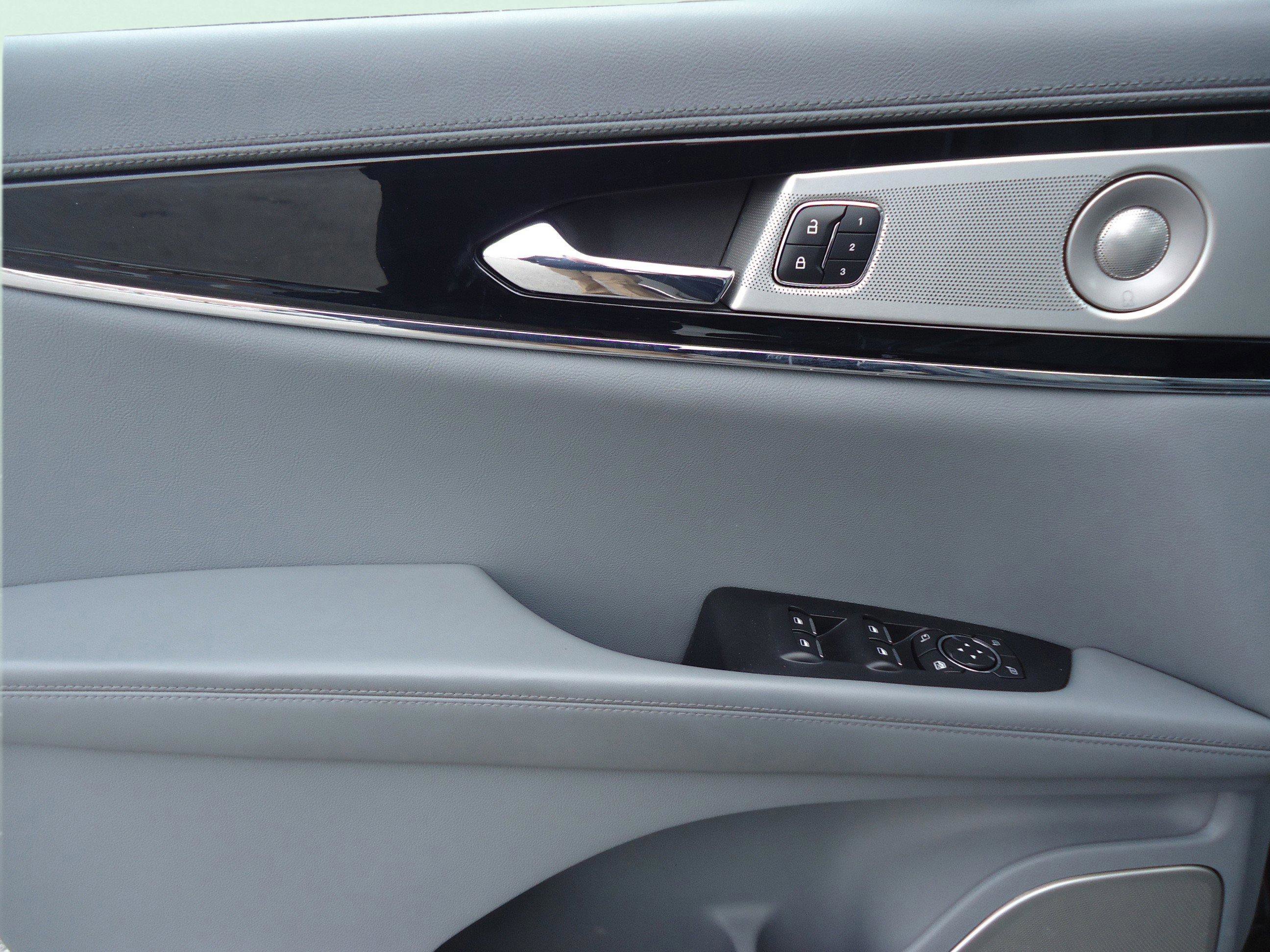 Used 2023 Lincoln Nautilus Reserve w/ Equipment Group 202A image 22