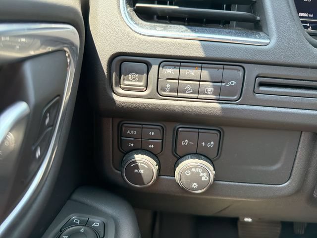 Used 2022 Chevrolet Tahoe Z71 w/ Luxury Package AWD/4WD image 23