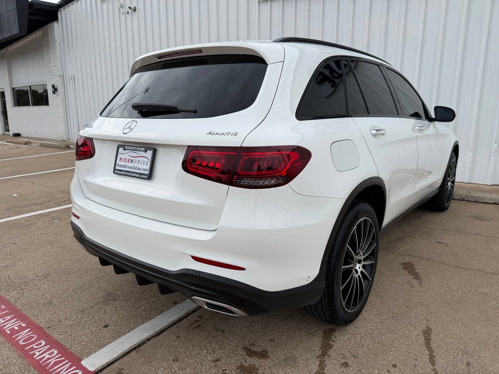 Used 2022 Mercedes-Benz GLC 300 4MATIC w/ AMG Line image 7