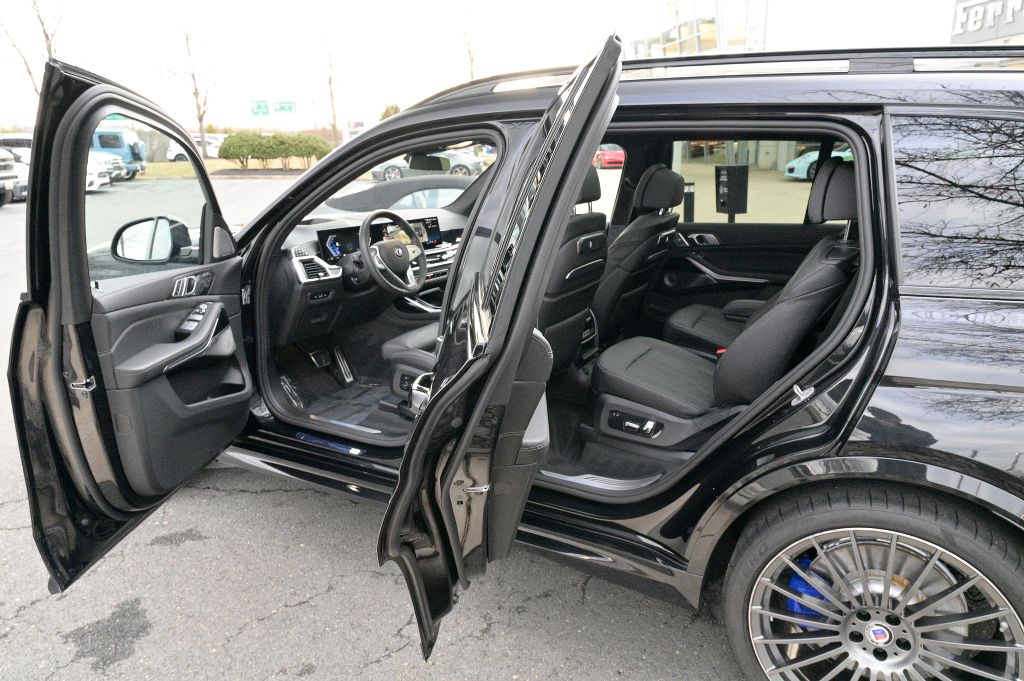 Used 2025 BMW ALPINA XB7 image 34