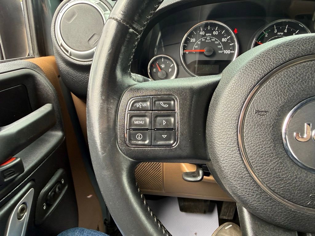 Used 2014 Jeep Wrangler Unlimited Sahara w/ Max Tow Package AWD/4WD image 28