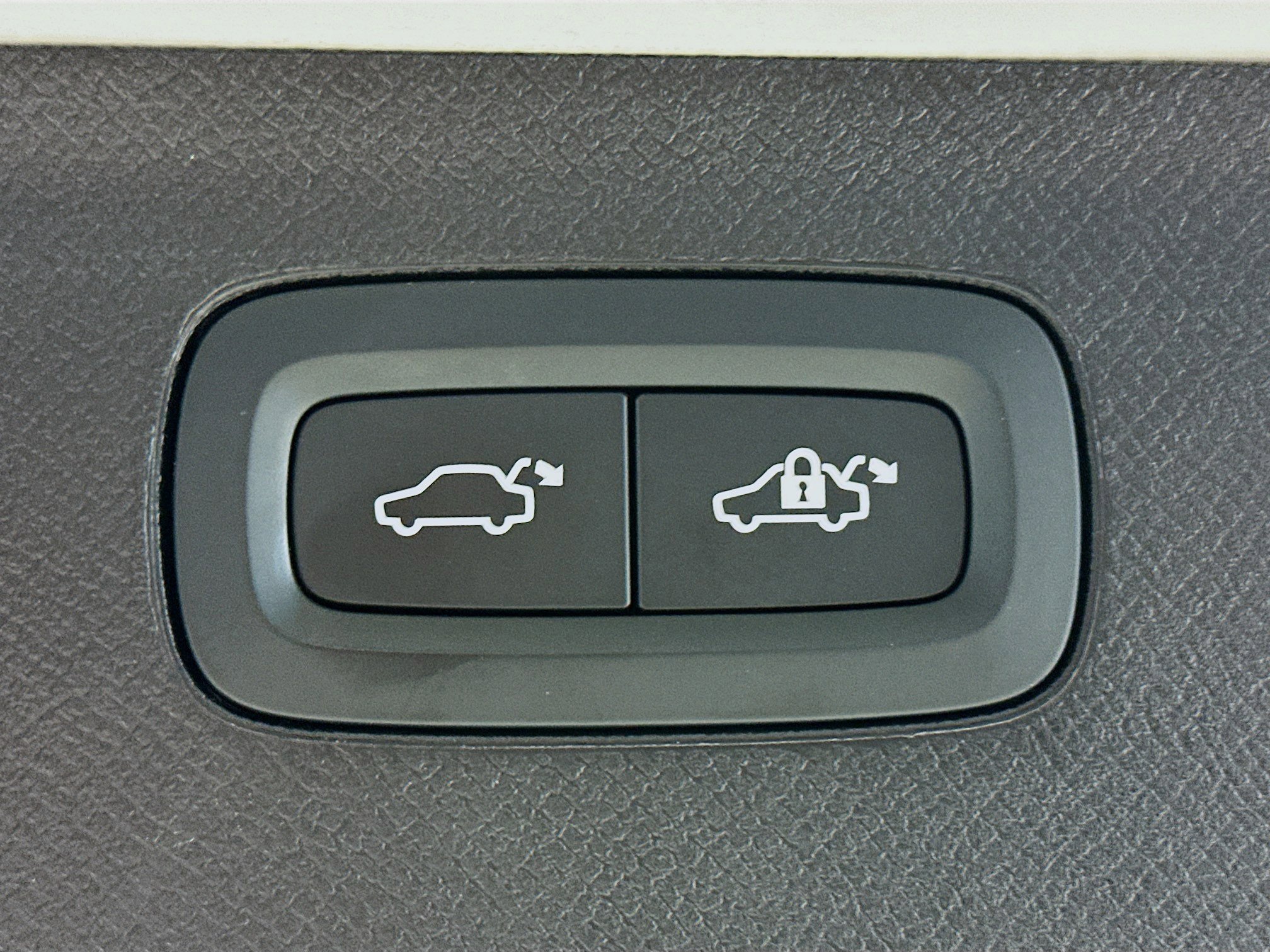 Used 2025 Volvo XC90 B5 Plus image 32