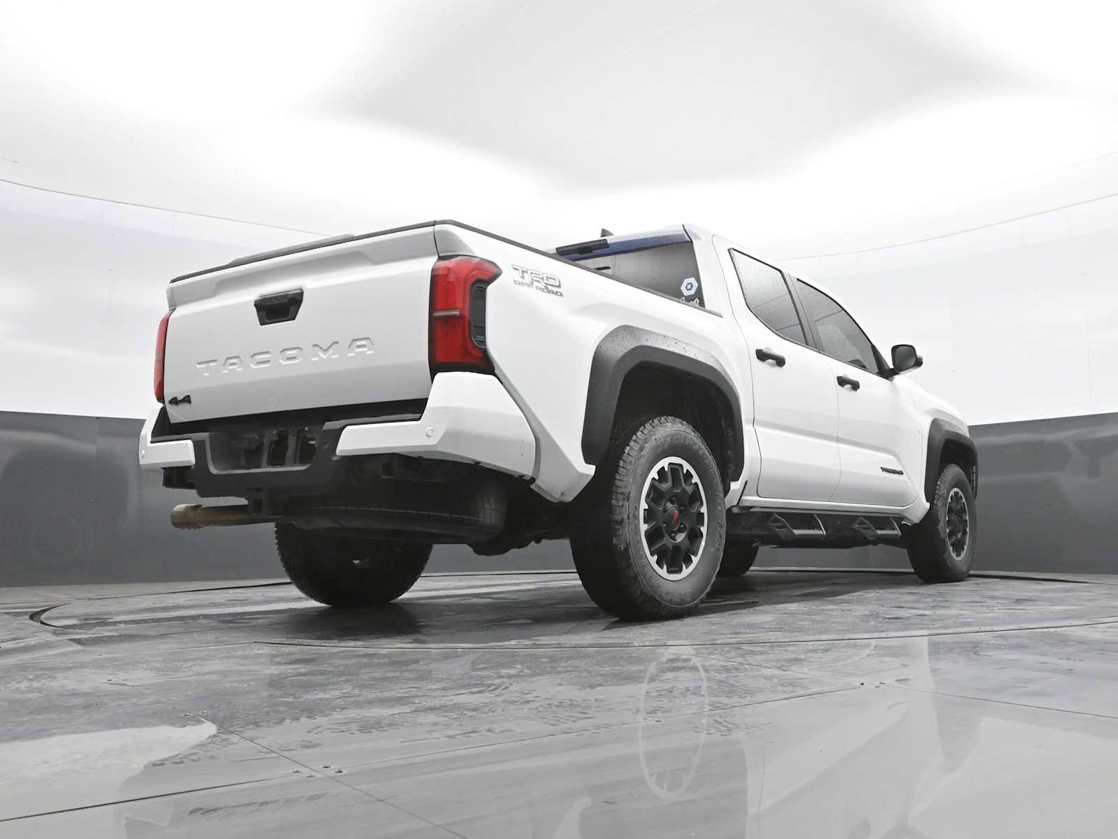 Used 2024 Toyota Tacoma TRD Off-Road w/ TRD Off Road Upgrade Package AWD/4WD image 29