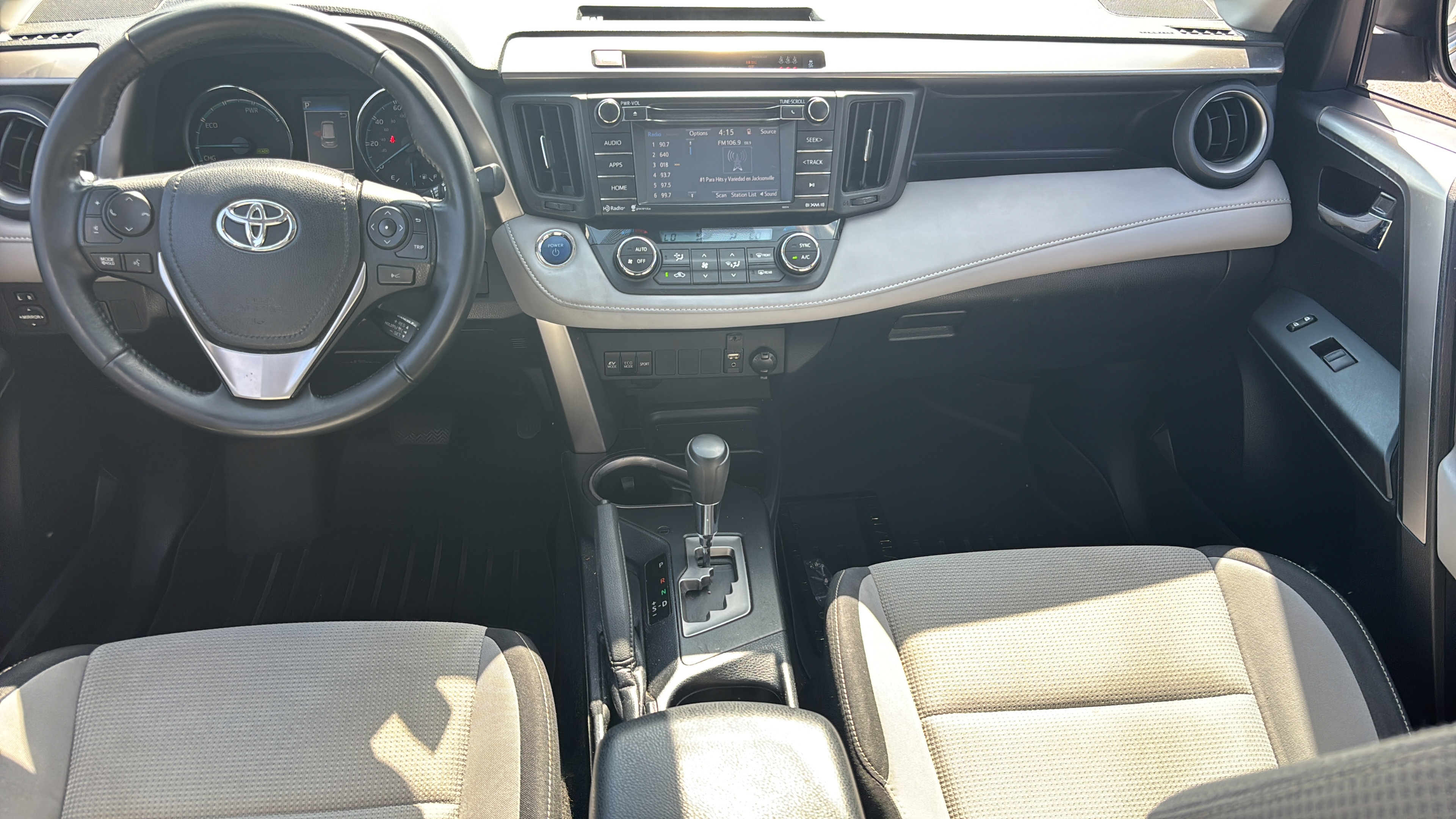 Used 2017 Toyota RAV4 XLE AWD/4WD image 13
