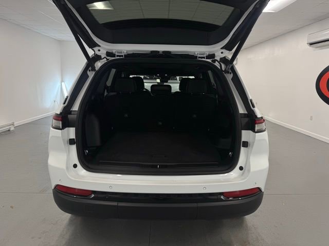 Used 2025 Jeep Grand Cherokee Limited w/ Black Appearance Package image 7