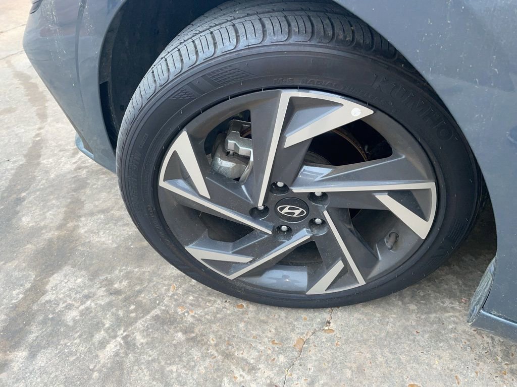 Used 2024 Hyundai Elantra Limited video 2