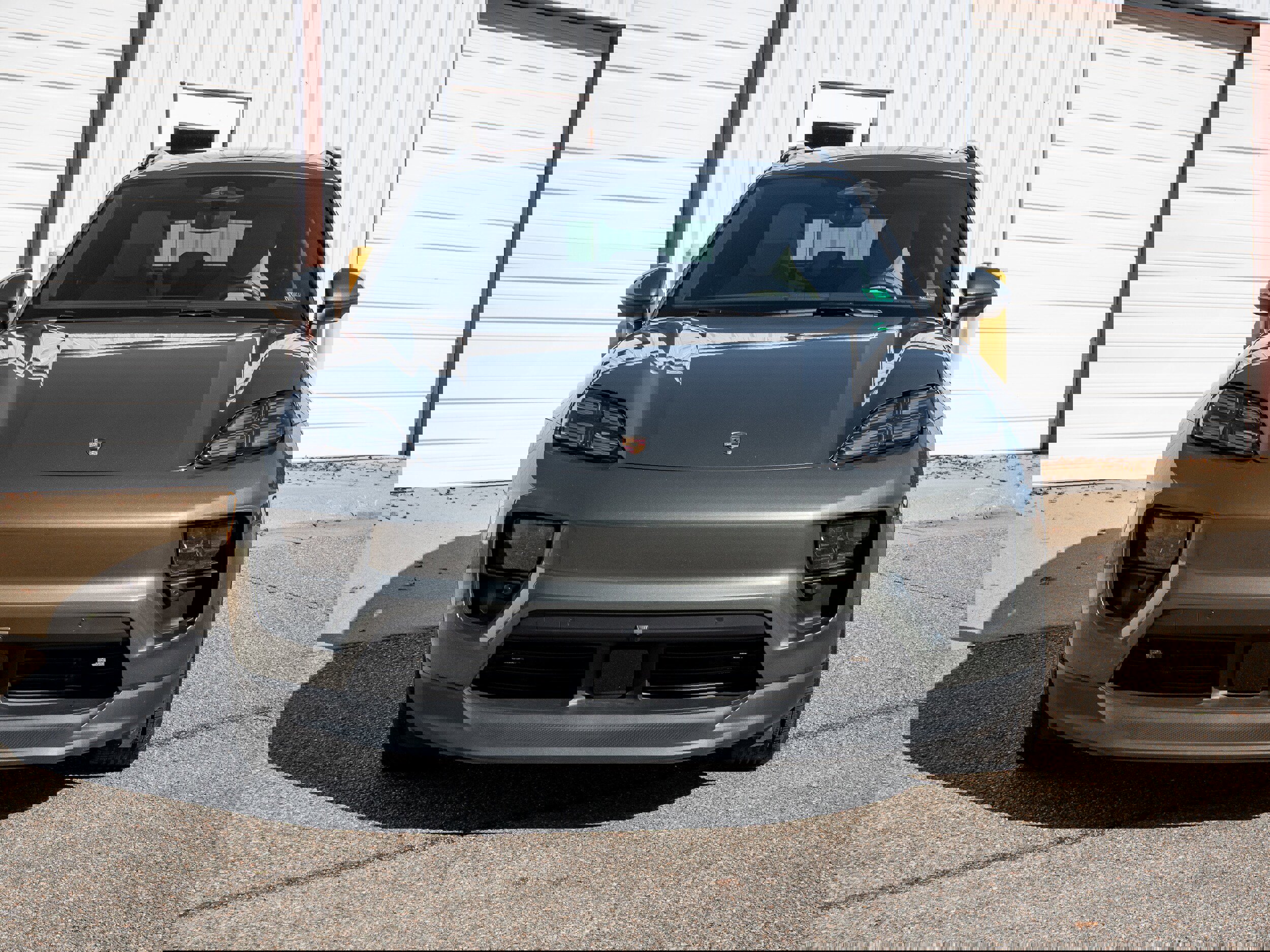 Certified 2025 Porsche Macan Electric image 9