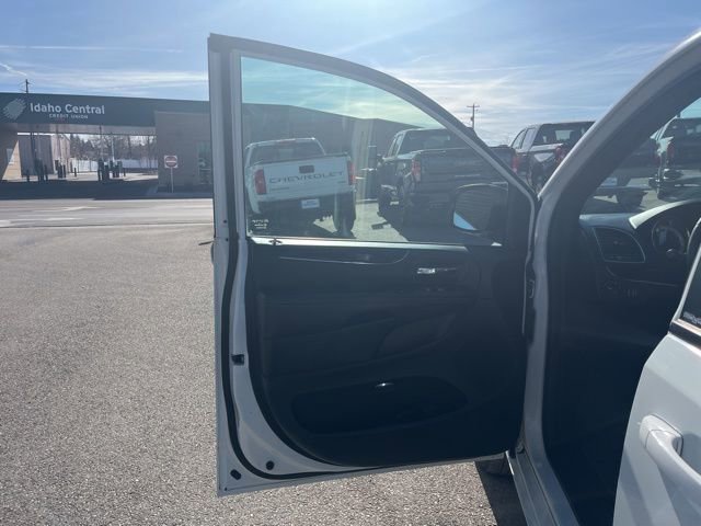 Used 2014 Dodge Grand Caravan SXT image 31