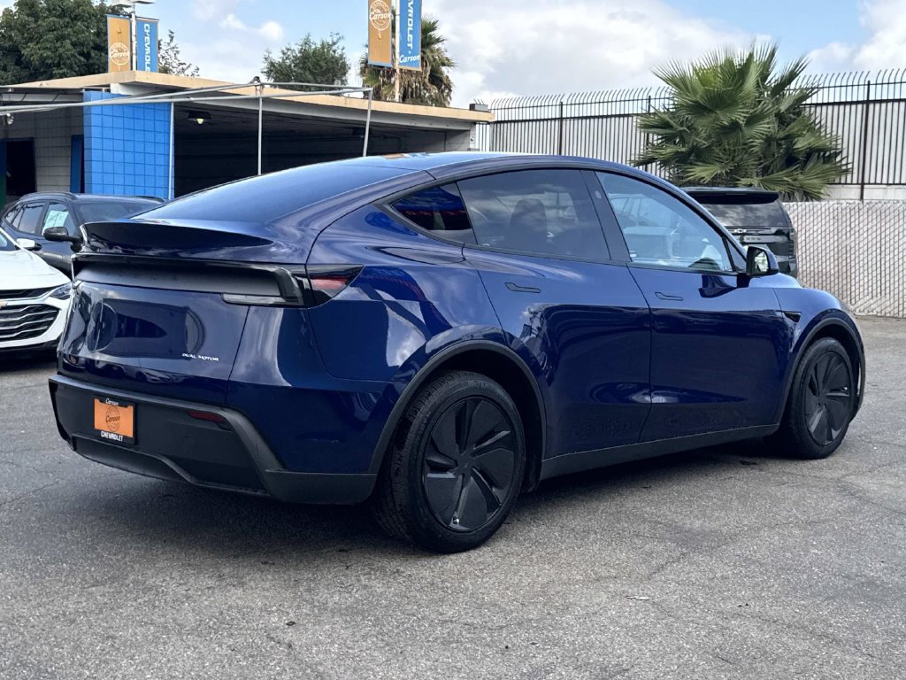Used 2026 Tesla Model Y AWD image 3