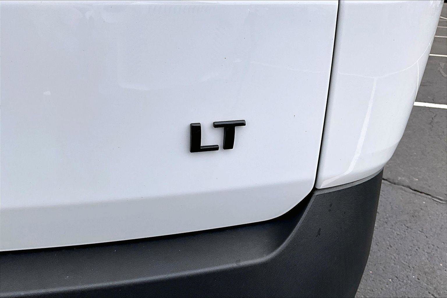 Used 2023 Chevrolet Traverse LT w/ Midnight/Sport Edition image 9