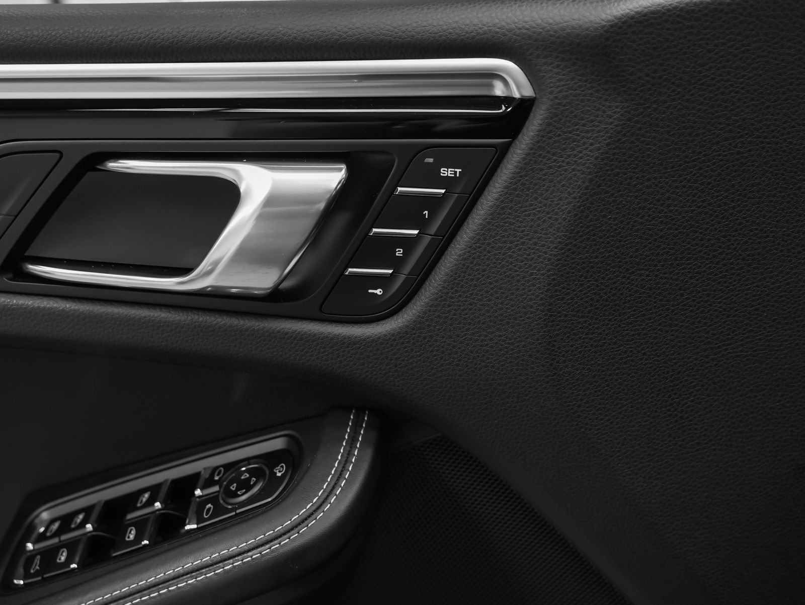 Certified 2023 Porsche Macan image 28