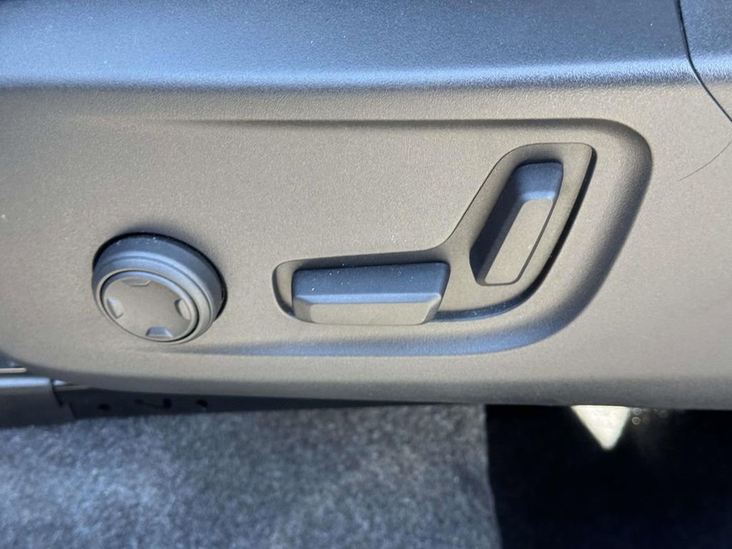 Certified 2026 Volvo XC40 B5 Plus w/ Protection Package Premier image 17