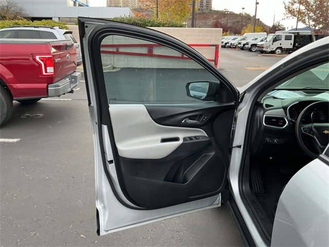 Used 2022 Chevrolet Equinox LS w/ LS Convenience Package image 16